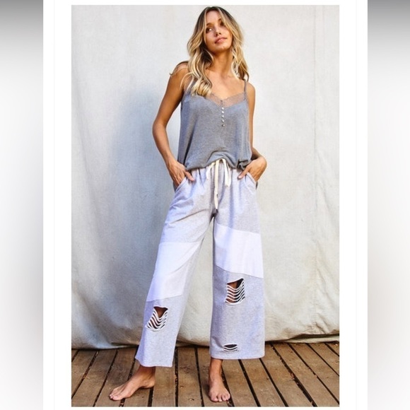 Time After Time gray white distressed cropped wide leg high rise sweatpants Sz L - Picture 1 of 8